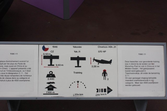 табличка Як-11.JPG